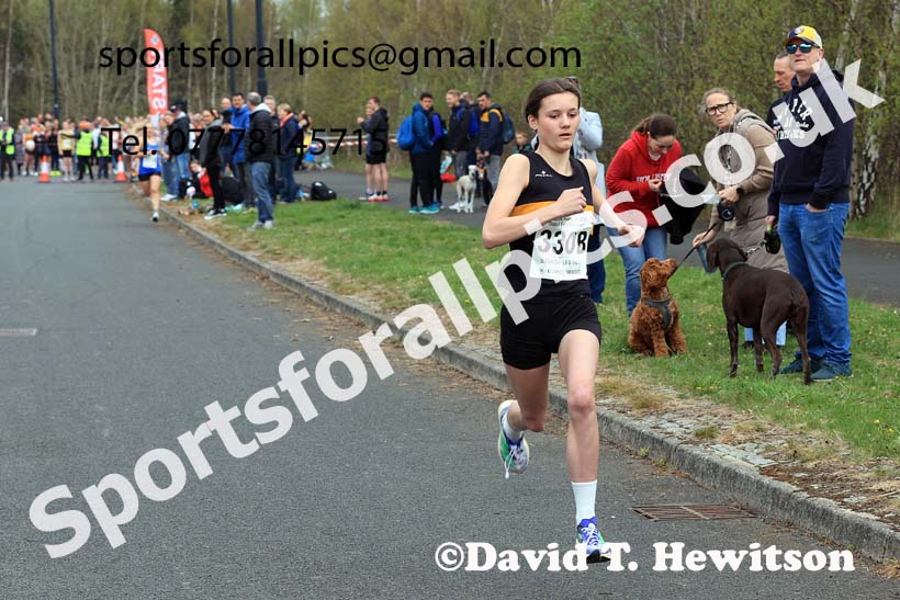 SSenior womens relay, 2025 Elswick Harriers Good Friday Road Relays, Newburn, Newcastle upon Tyne. Photo: David T. Hewitson/Sports for All Pics